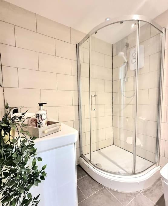 The Stray Adjacent, Interior-Designed 2-Bed Apartment- Luxury Harrogate Kültér fotó