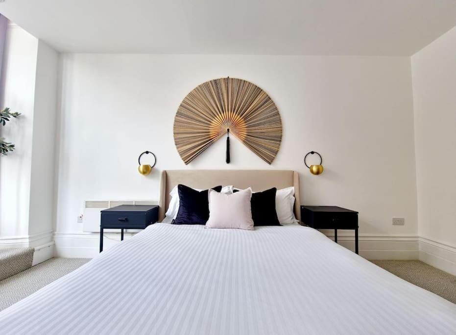 The Stray Adjacent, Interior-Designed 2-Bed Apartment- Luxury Harrogate Kültér fotó