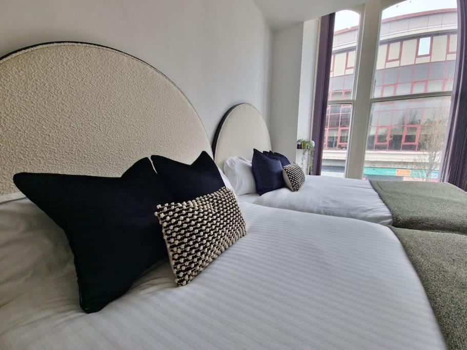 The Stray Adjacent, Interior-Designed 2-Bed Apartment- Luxury Harrogate Kültér fotó