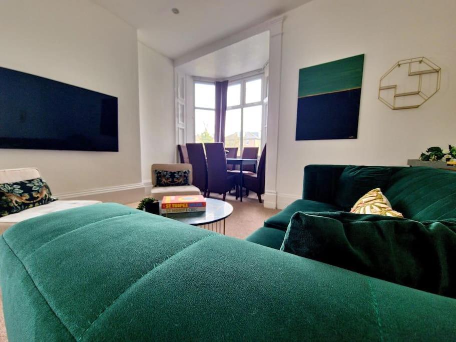 The Stray Adjacent, Interior-Designed 2-Bed Apartment- Luxury Harrogate Kültér fotó